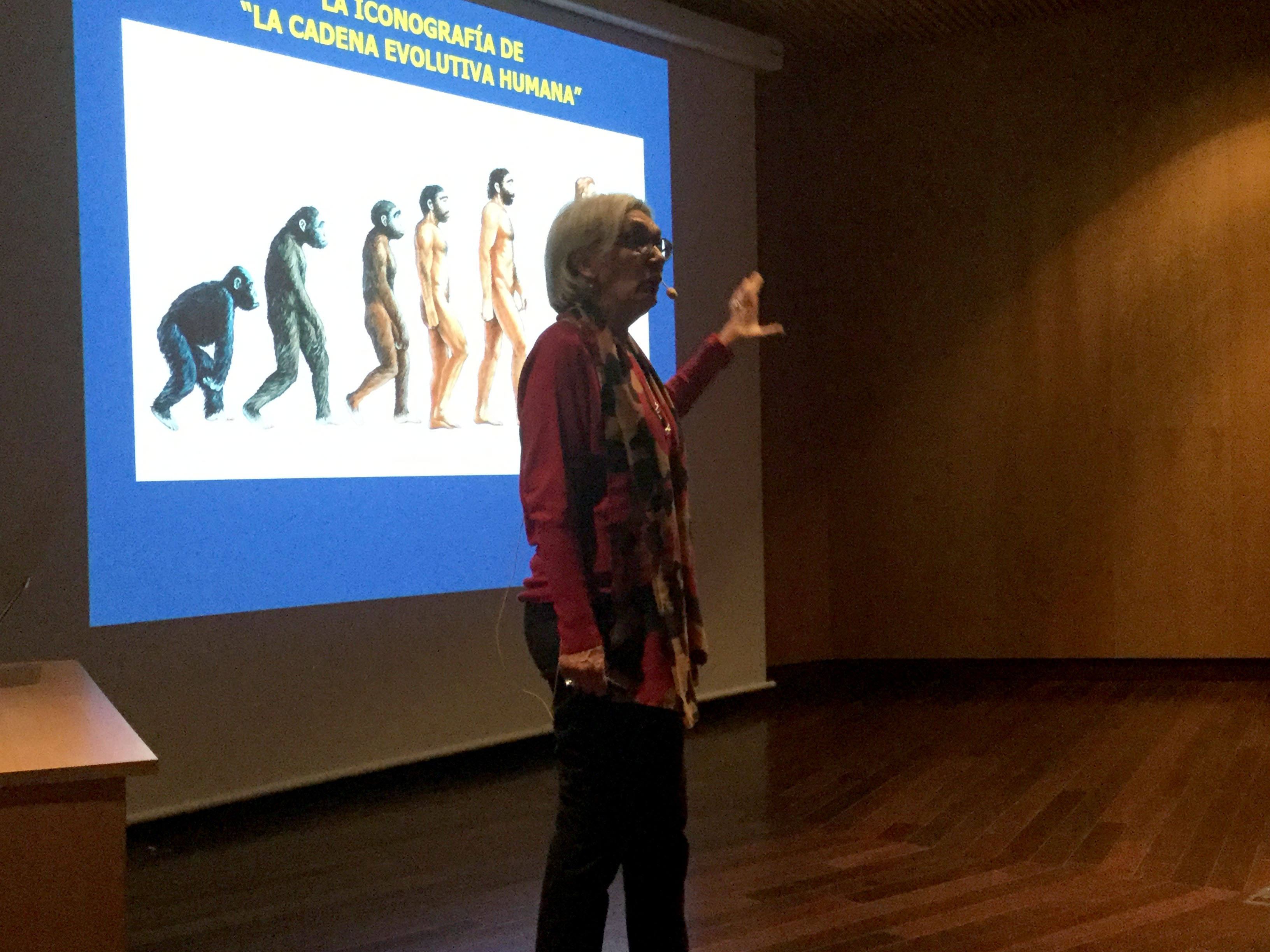 Carolina Martínez Pulido durante su charla en el Museo de la Ciencia de Valladolid